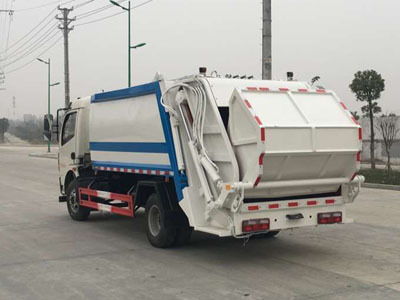 城市绿化就靠它 湖北润力压缩式垃圾车的专用价值